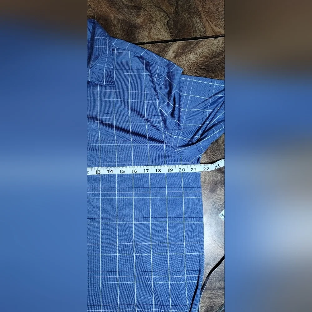 Greg Norman Men's Blue Checkered Shirt Size (M)
